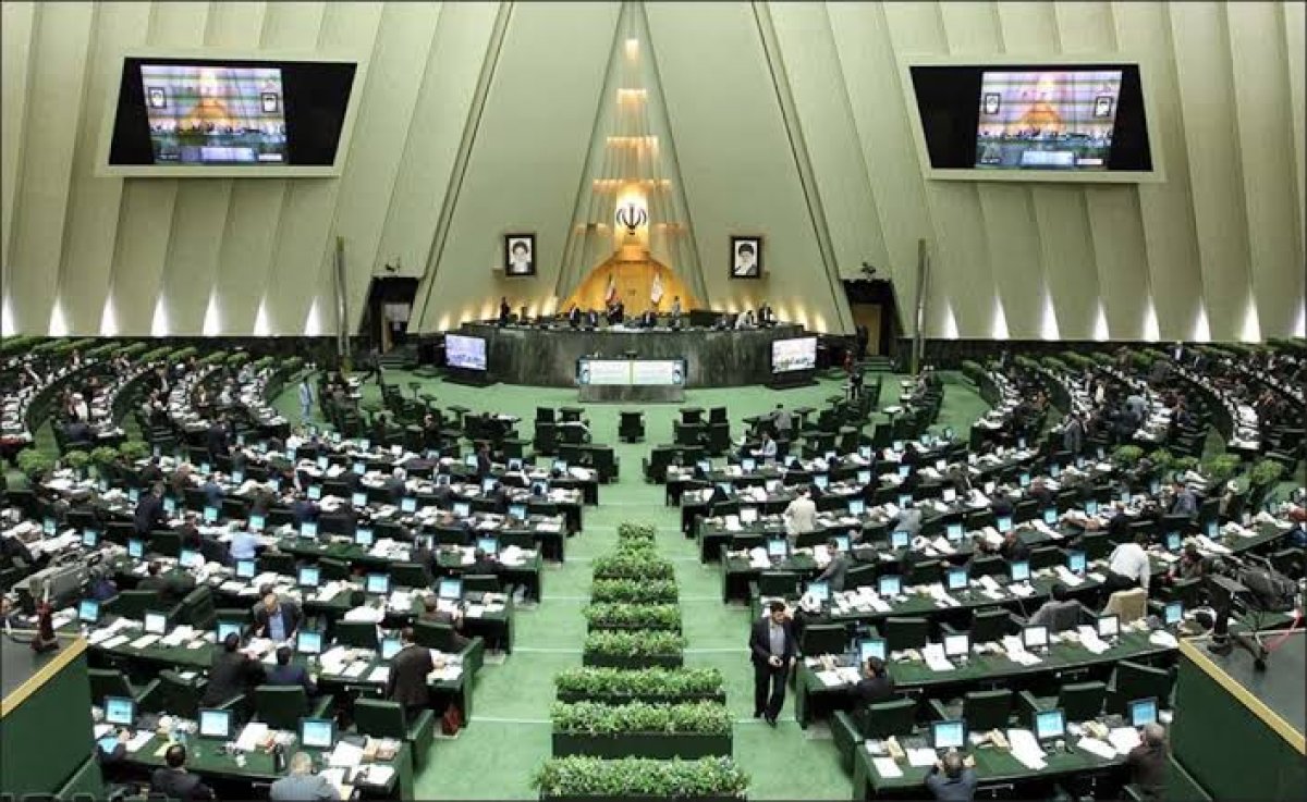 Парламент Ирана одобрил скандальную поправку: все израильтяне объявлены &laquo;военными&raquo;