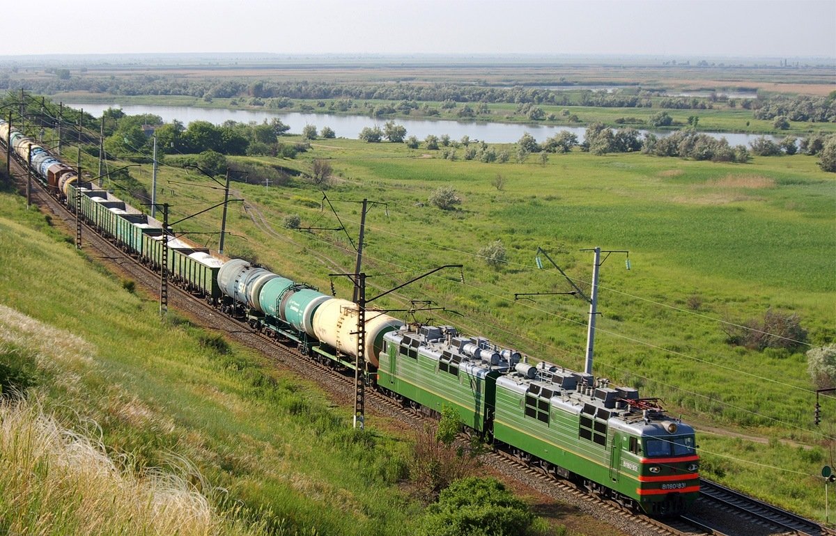 
Азербайджан направил 40 тонн оборудования Украине