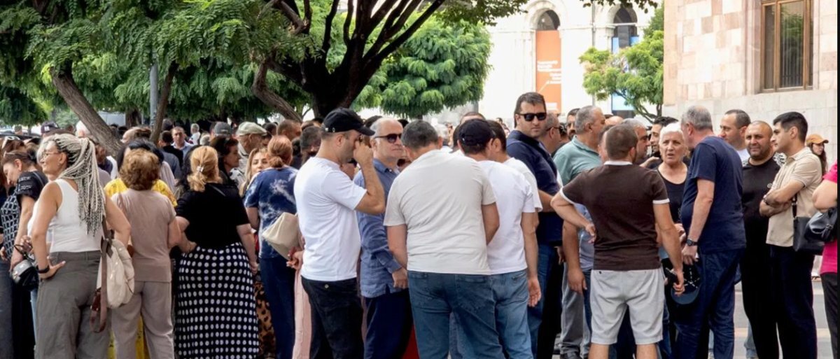 
В Ереване протестуют сотрудники компаний Царукяна