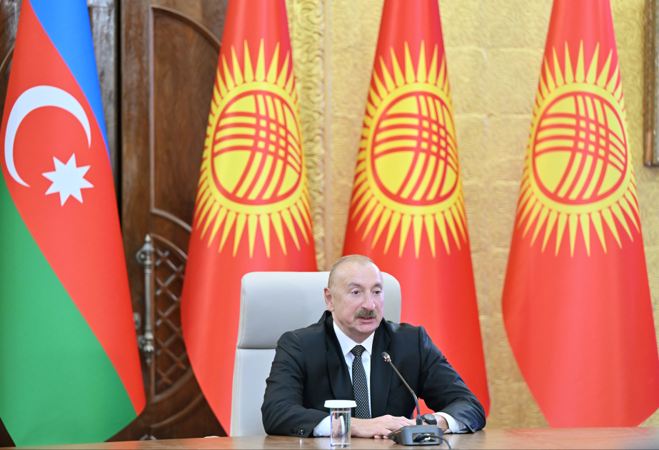 
Президент Ильхам Алиев поблагодарил Кыргызстан за помощь в восстановлении Карабаха