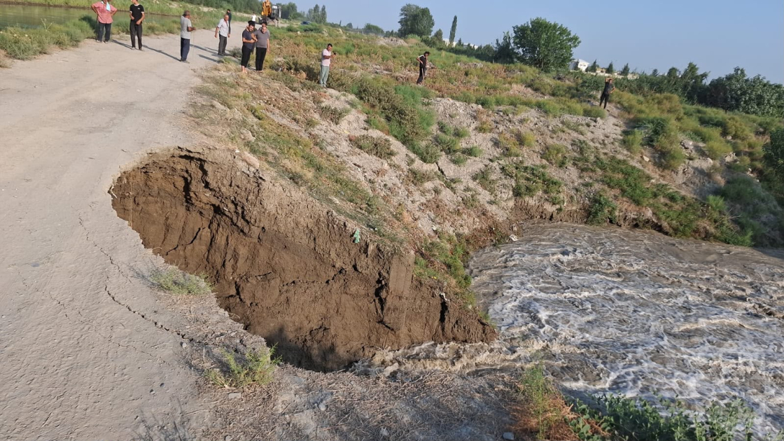 В Гёйчае прорвало Ширванский оросительный канал