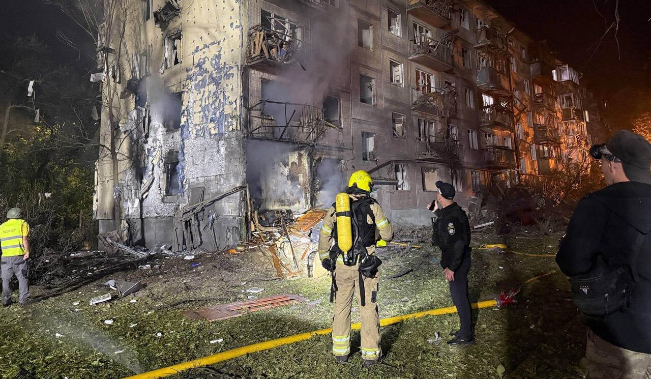 Зеленский: из 27 баллистических ракет удалось сбить только одну