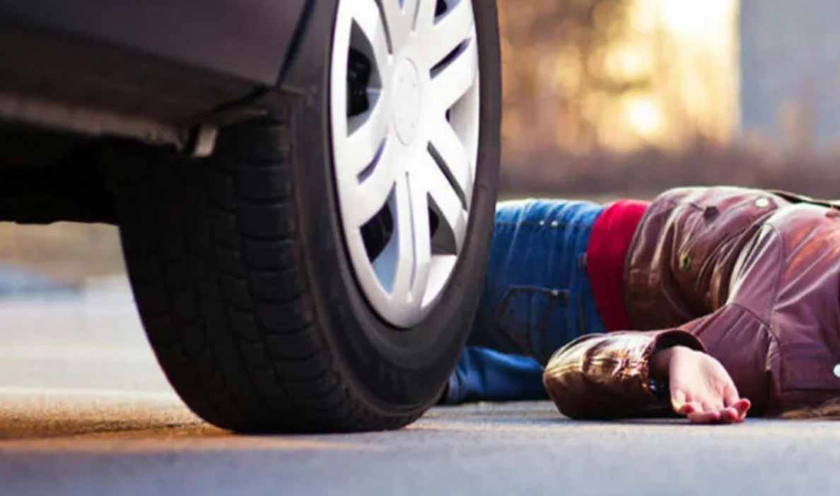 В Баку автомобиль насмерть сбил женщину