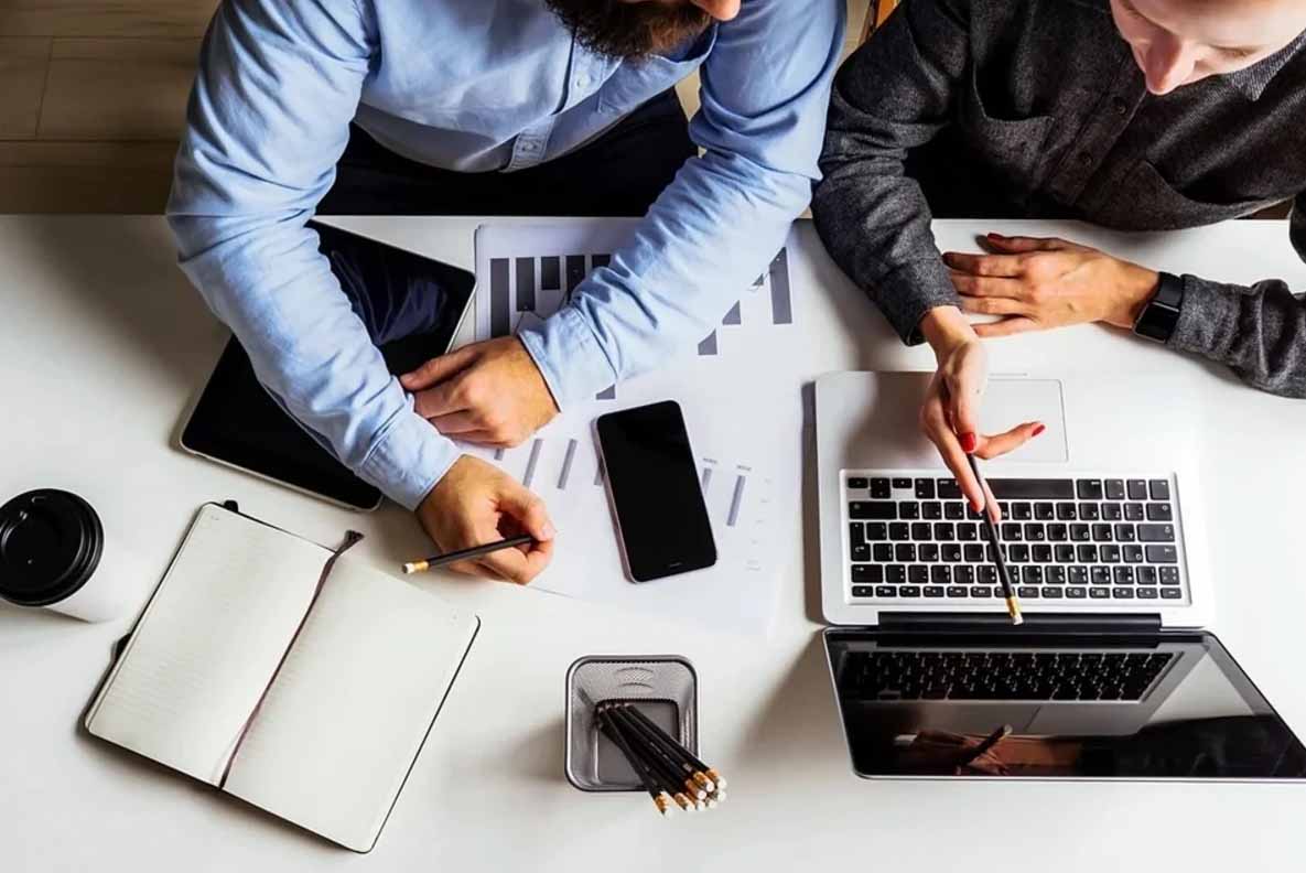 Страх бедности в крови: почему миллениалы работают до изнеможения, даже когда все хорошо