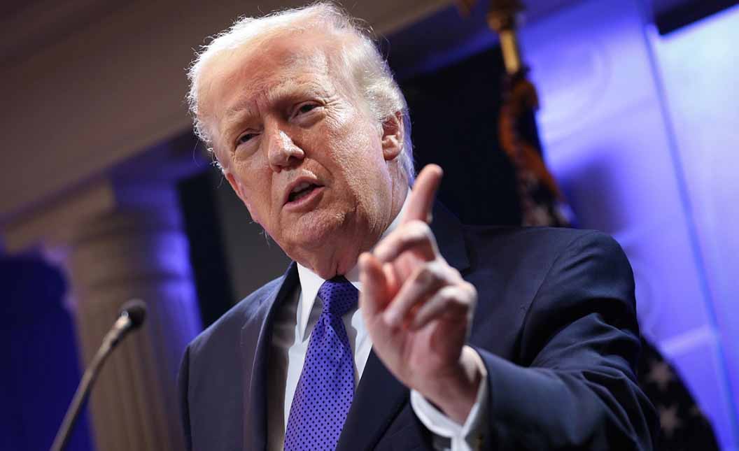 Трамп объявил свои рейтинги рекордными, но опросы говорят иначе