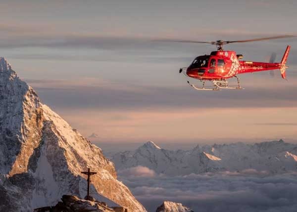 Из-за жары воду в Альпы доставляют на вертолетах