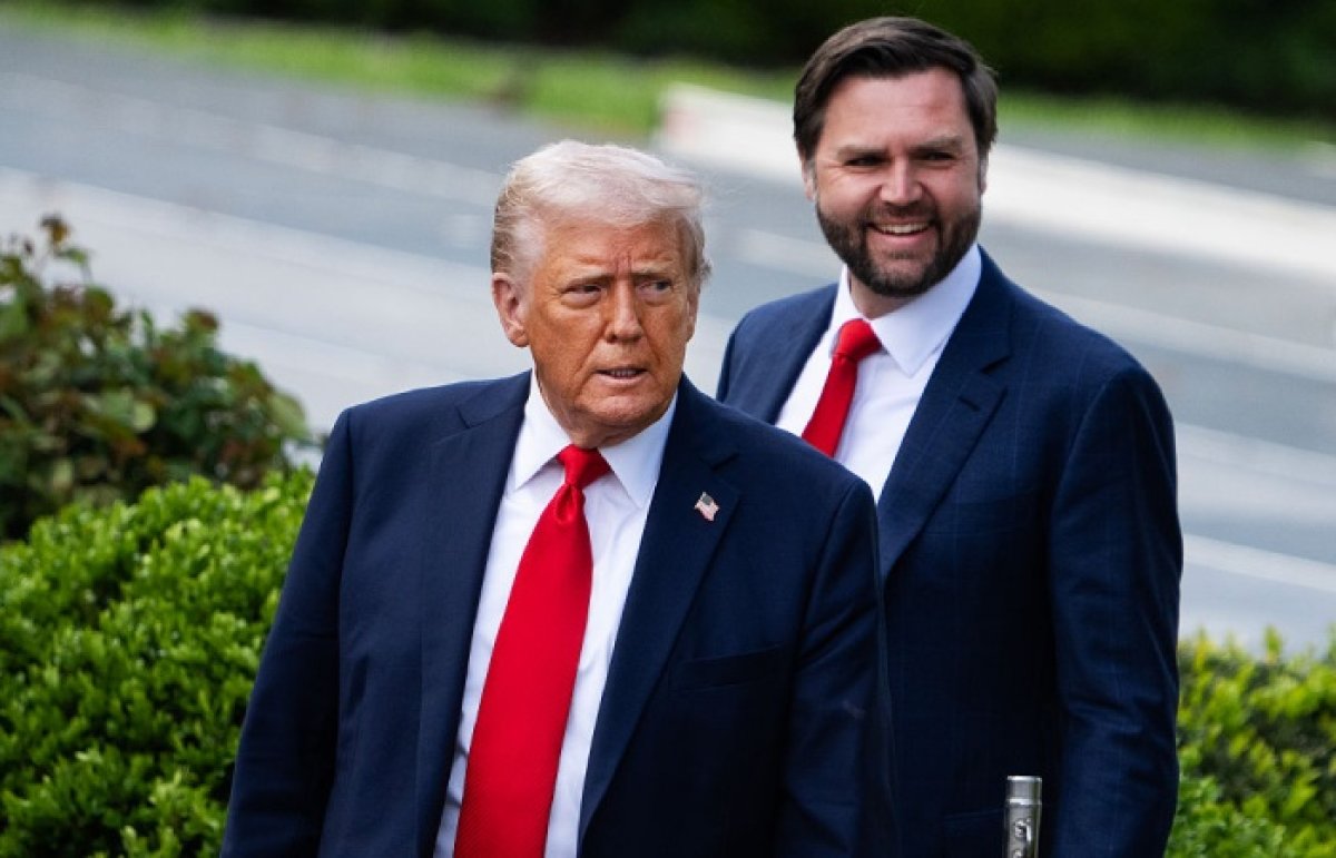 
Трамп топит за Вэнса