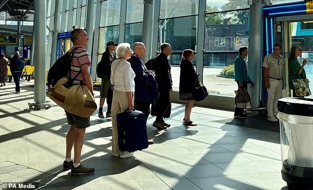 Поезда на запасном пути
