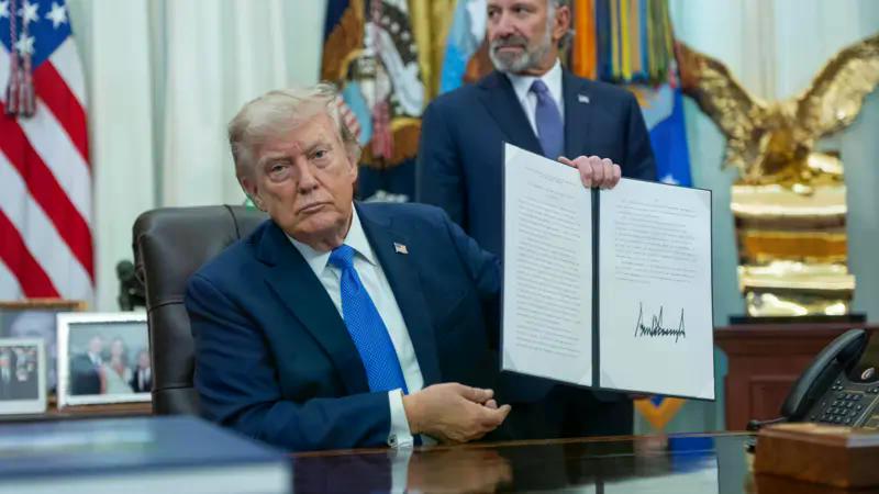 Трамп запретил родильный туризм в США