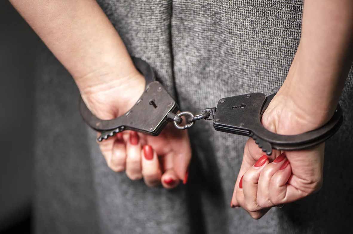 Задержана женщина за использование нецензурной лексики в соцсетях