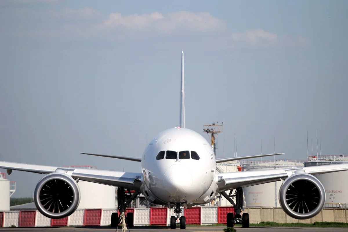 
В аэропорту Норильска самолет Boeing 737 выкатился за пределы взлетной полосы