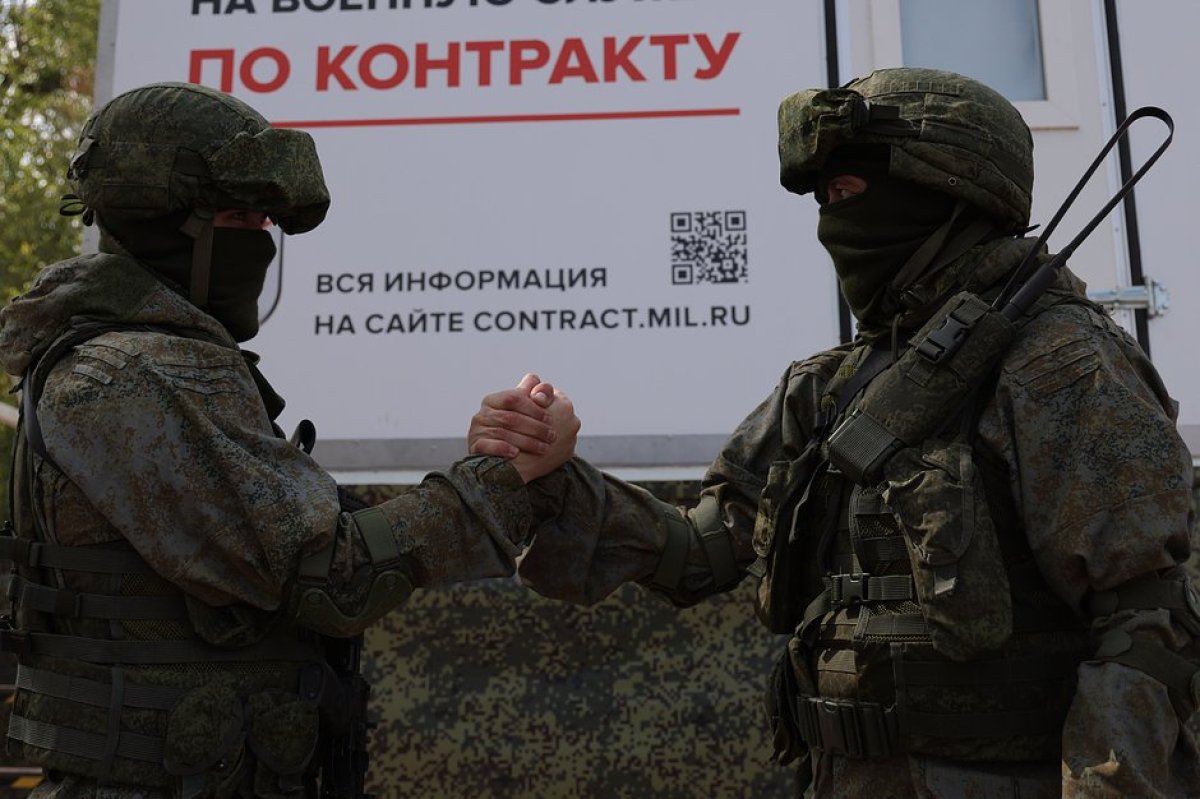 
В России все меньше желающих служить в армии по контракту