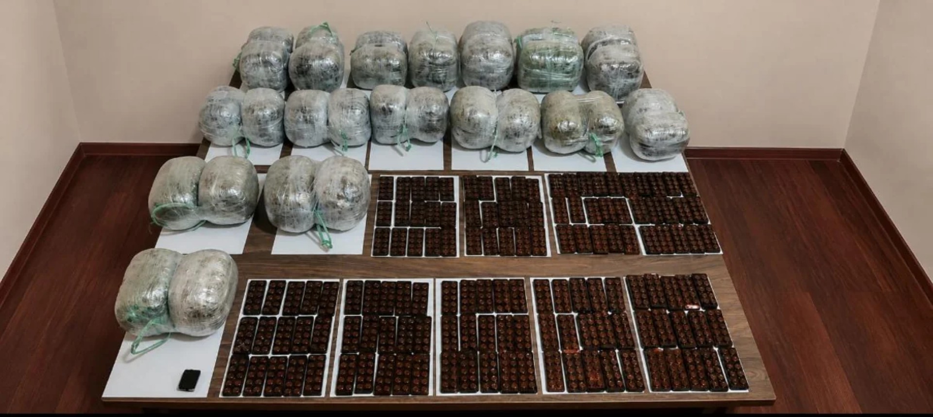 
Азербайджанские пограничники изъяли из оборота более 35 кг наркотиков