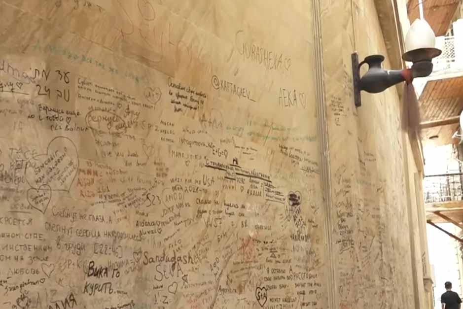 Управление "Ичеришехер": Нанесение надписей на исторические памятники недопустимо