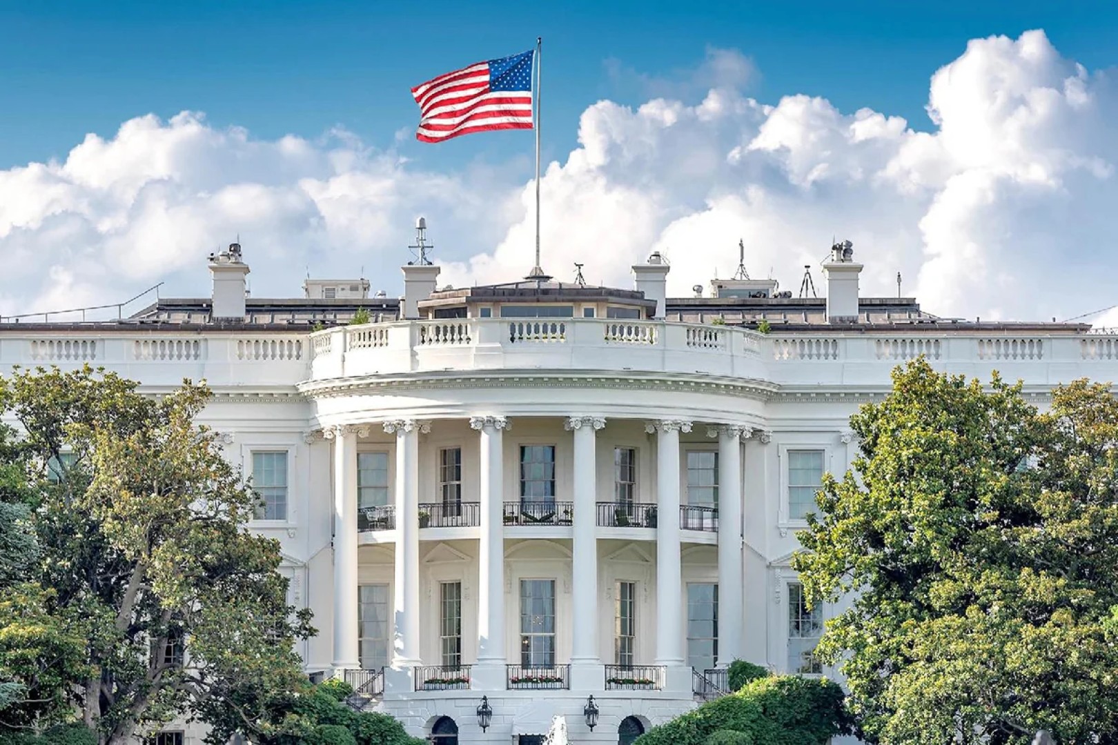 
Администрация Трампа планирует потратить $900 млн на модернизацию Белого дома