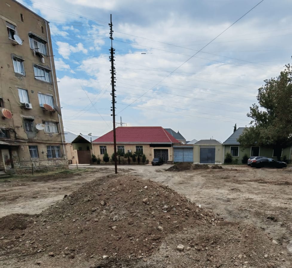 В некоторых дворах Гянджи наконец начался долгожданный ремонт
