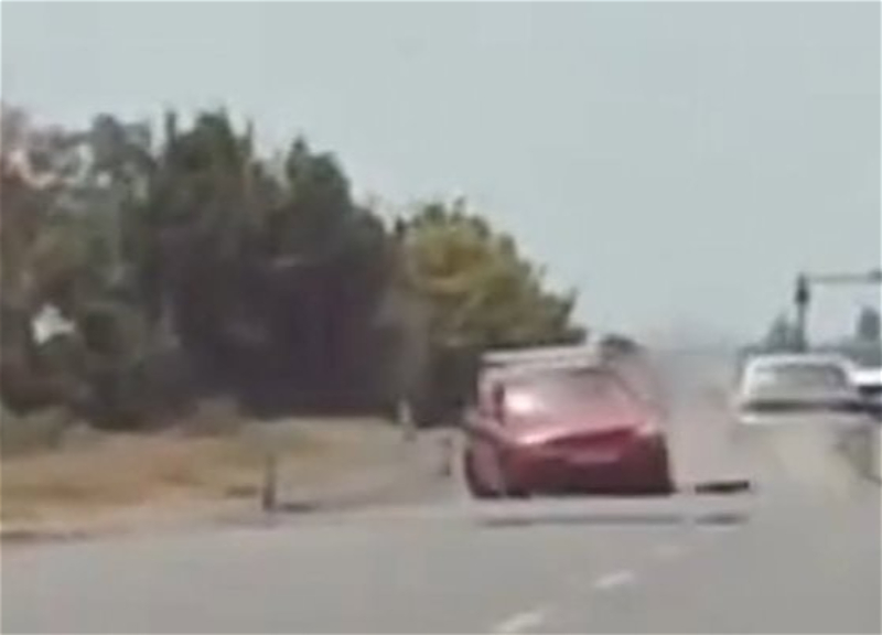Заснувший за рулём водитель устроил ДТП на трассе Евлах - Барда