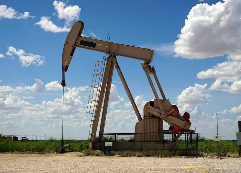 Азербайджанская нефть подешевела почти на 2%