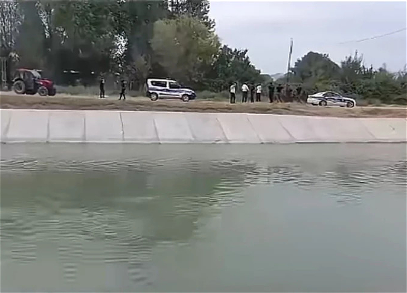 На дороге Агдаш-Габала автомобиль упал в водный канал