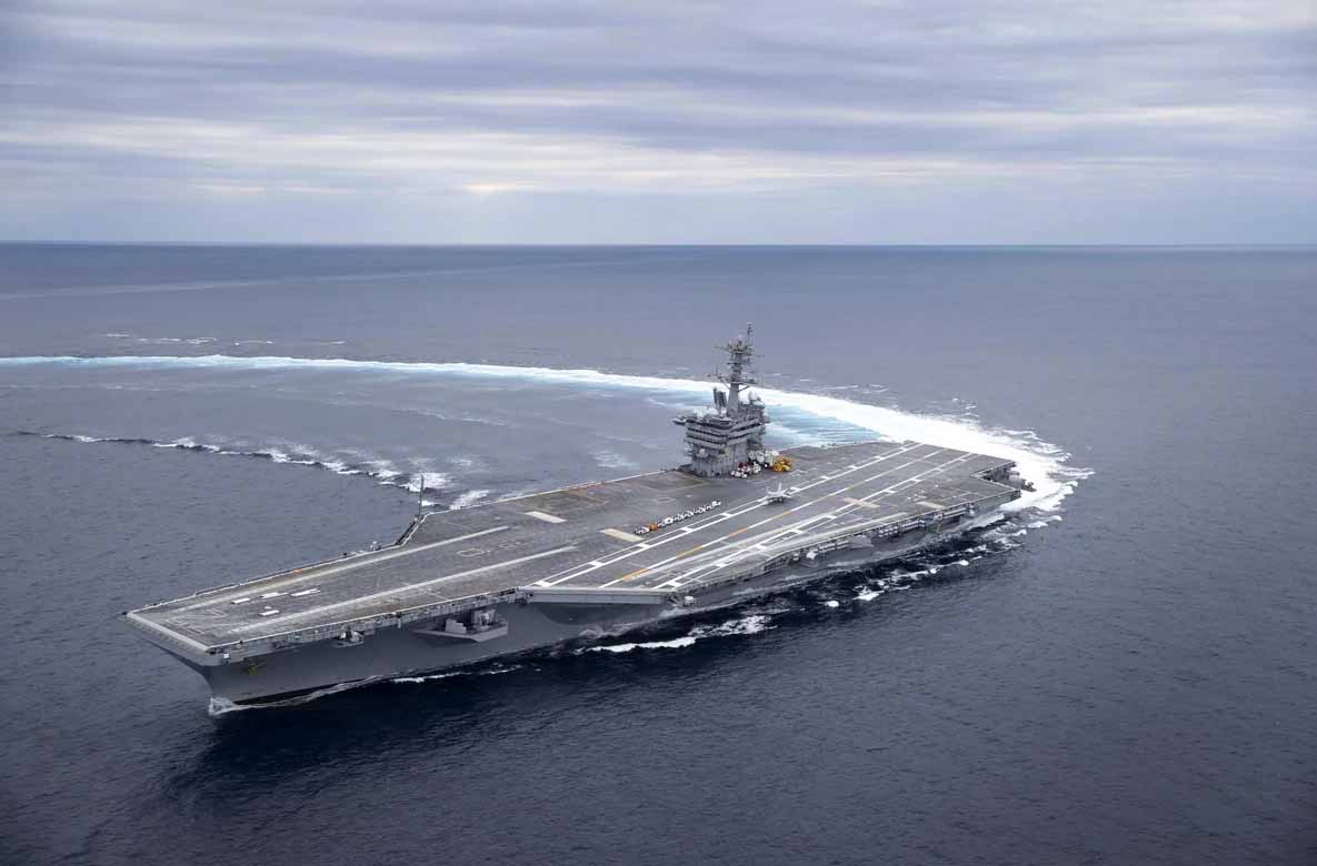 Глава CENTCOM посетил авианосец Abraham Lincoln на фоне жалоб моряков