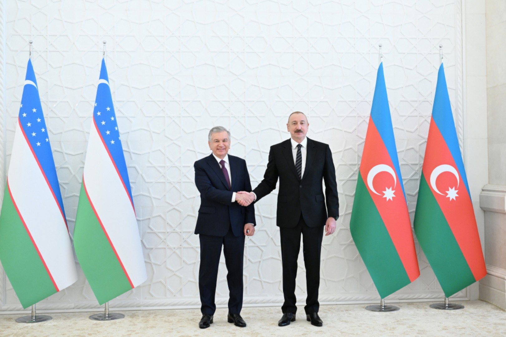 
Президент Азербайджана: Совместные проекты, реализуемые с Узбекистаном, вносят важный вклад в дальнейшее расширение экономического сотрудничества
