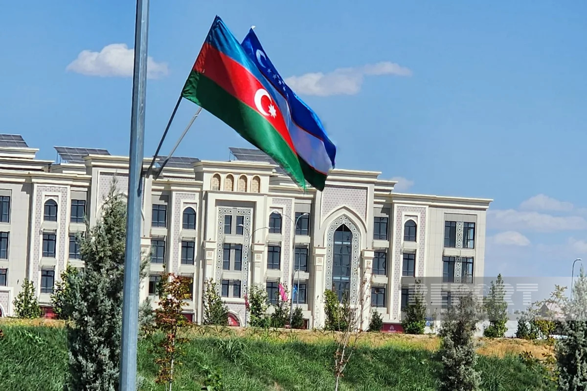 
Улицы Ташкента украсили флагами Азербайджана в честь визита Ильхама Алиева