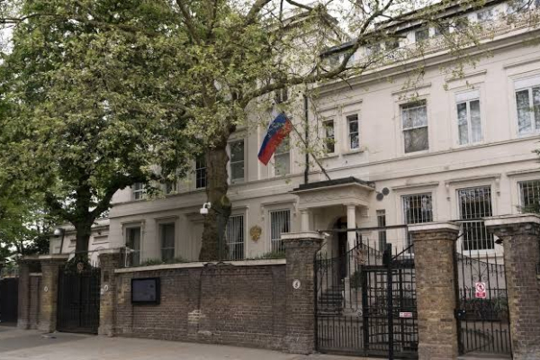 
Посольство России в Лондоне осталось без посла