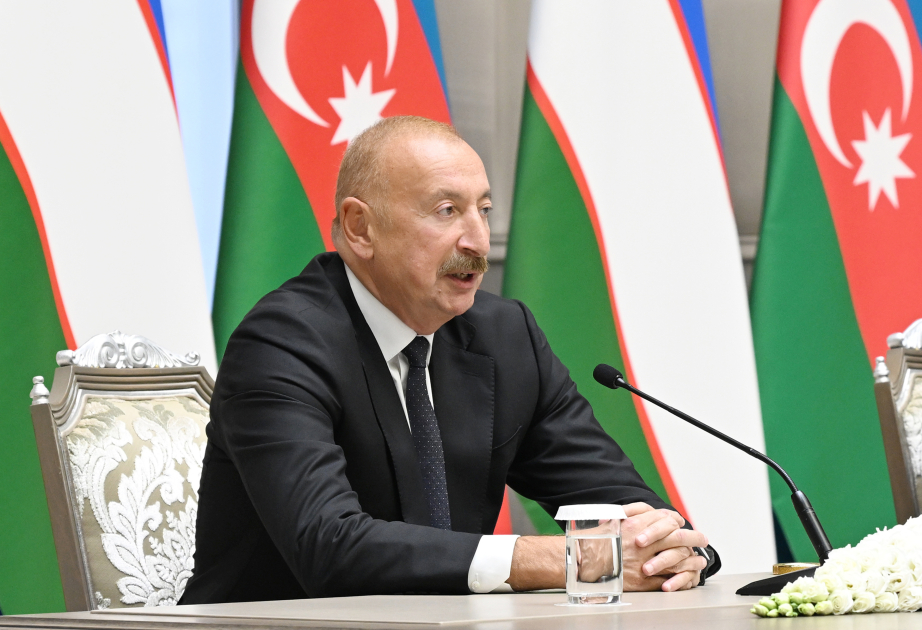 
Президент Ильхам Алиев отметил особую роль Президента Узбекистана в привлечении инвестиций в Карабах