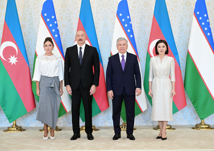 Президенты и первые леди Азербайджана и Узбекистана сделали совместное фото в Государственной резиденции &laquo;Куксарой&raquo;