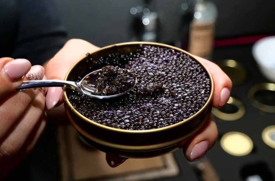 Азербайджан начал поставлять черную икру в Италию и Нидерланды