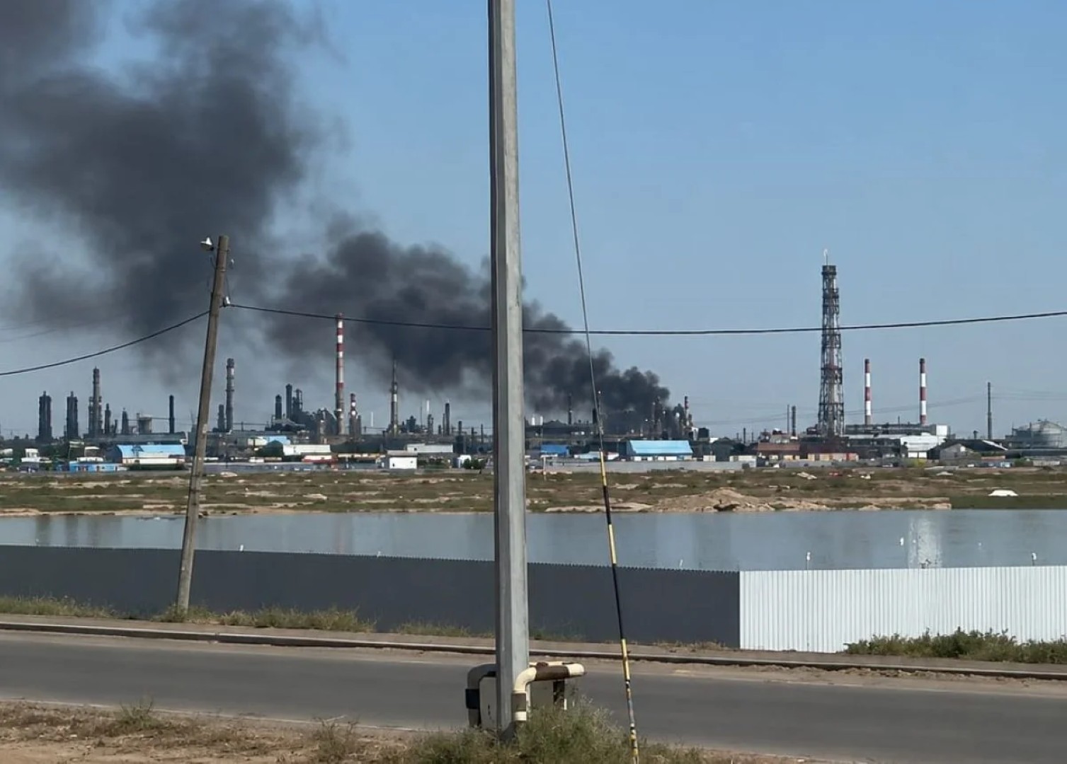 
На Атырауском НПЗ в Казахстане произошел пожар