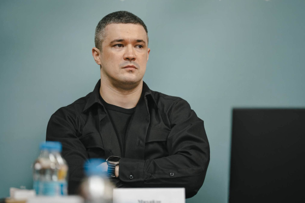 Экс-министра обороны Украины вызвали в Раду: комиссия изучит возможные нарушения
