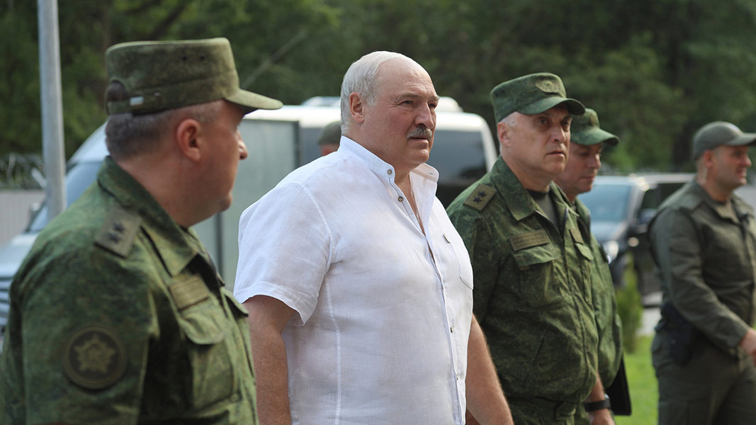 Лукашенко объявил внезапную проверку боеготовности армии