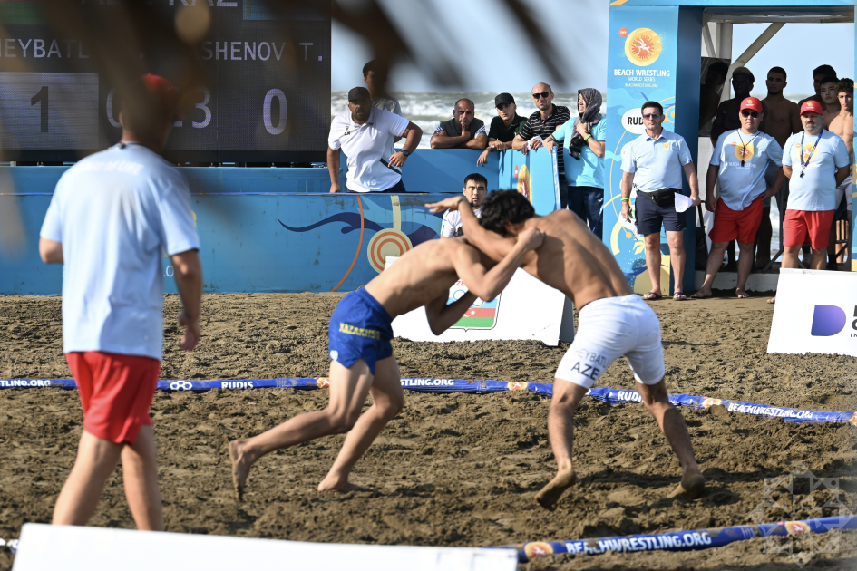 Азербайджанские пляжные борцы завоевали восемь медалей на чемпионате мира