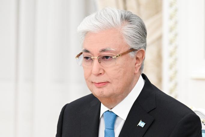 Токаев призвал парламент рассмотреть запрет соцсетей для детей до 16 лет