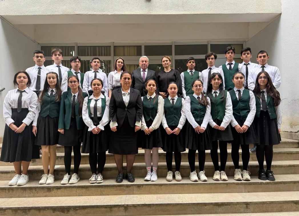 В Азербайджане 13 выпускников одного класса поступили на "лечфак"