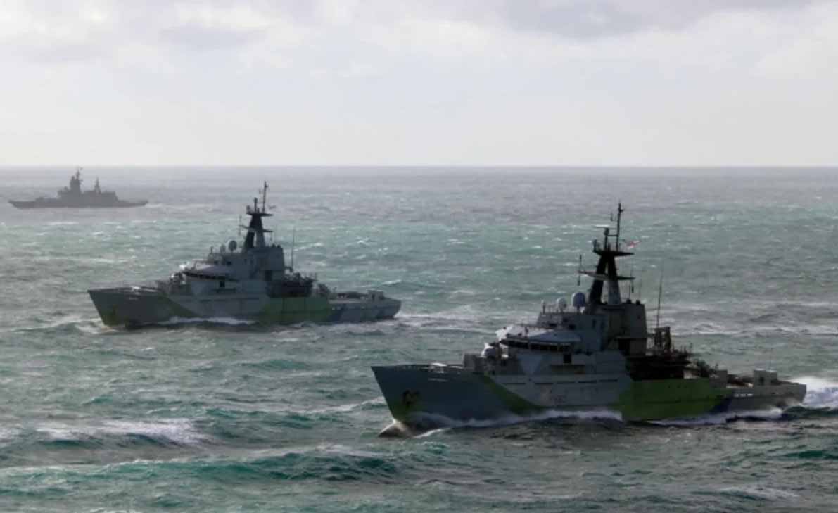 ВМС Британии: Военные корабли РФ сопроводили торговые суда в Ла-Манше