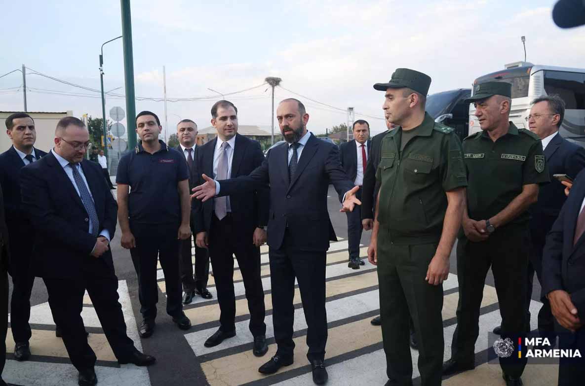 Глава МИД Армении посетил границу с Турцией