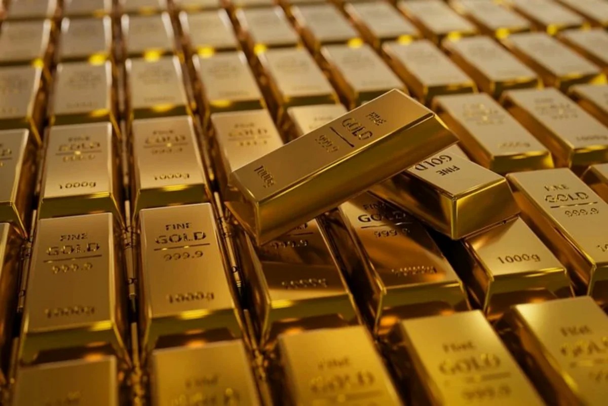 Золото резко дешевеет: цена на Comex впервые за 12 дней опустилась ниже $4 450