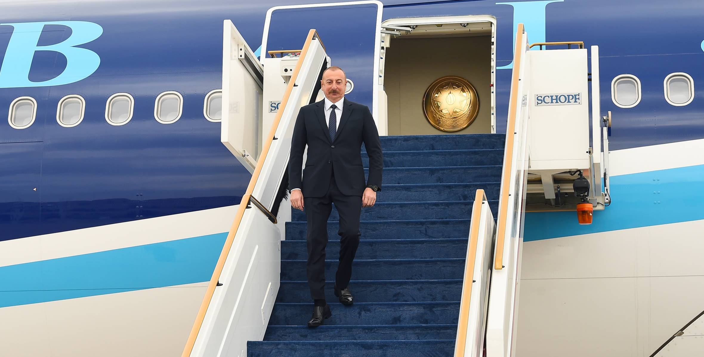 
Президент Азербайджана Ильхам Алиев прибыл с рабочим визитом в Кыргызстан