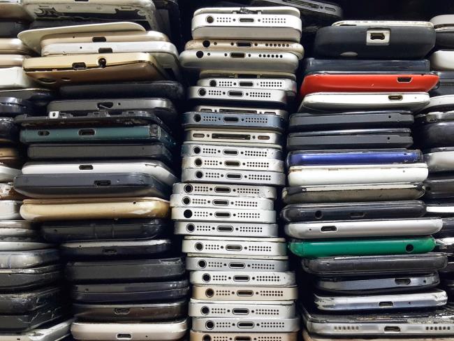 
В Гарадаге задержаны лица, укравшие со склада телефоны и аксессуары на 70 тыс. манатов