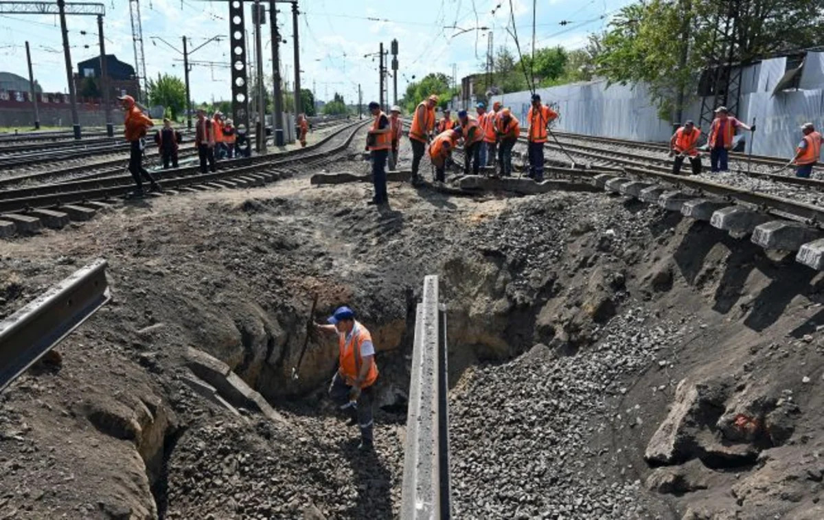 Удар по железнодорожному депо в Киеве: погибли семь человек