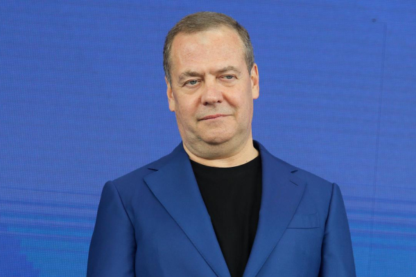 Бывший президент России призвал бомбить Берлин