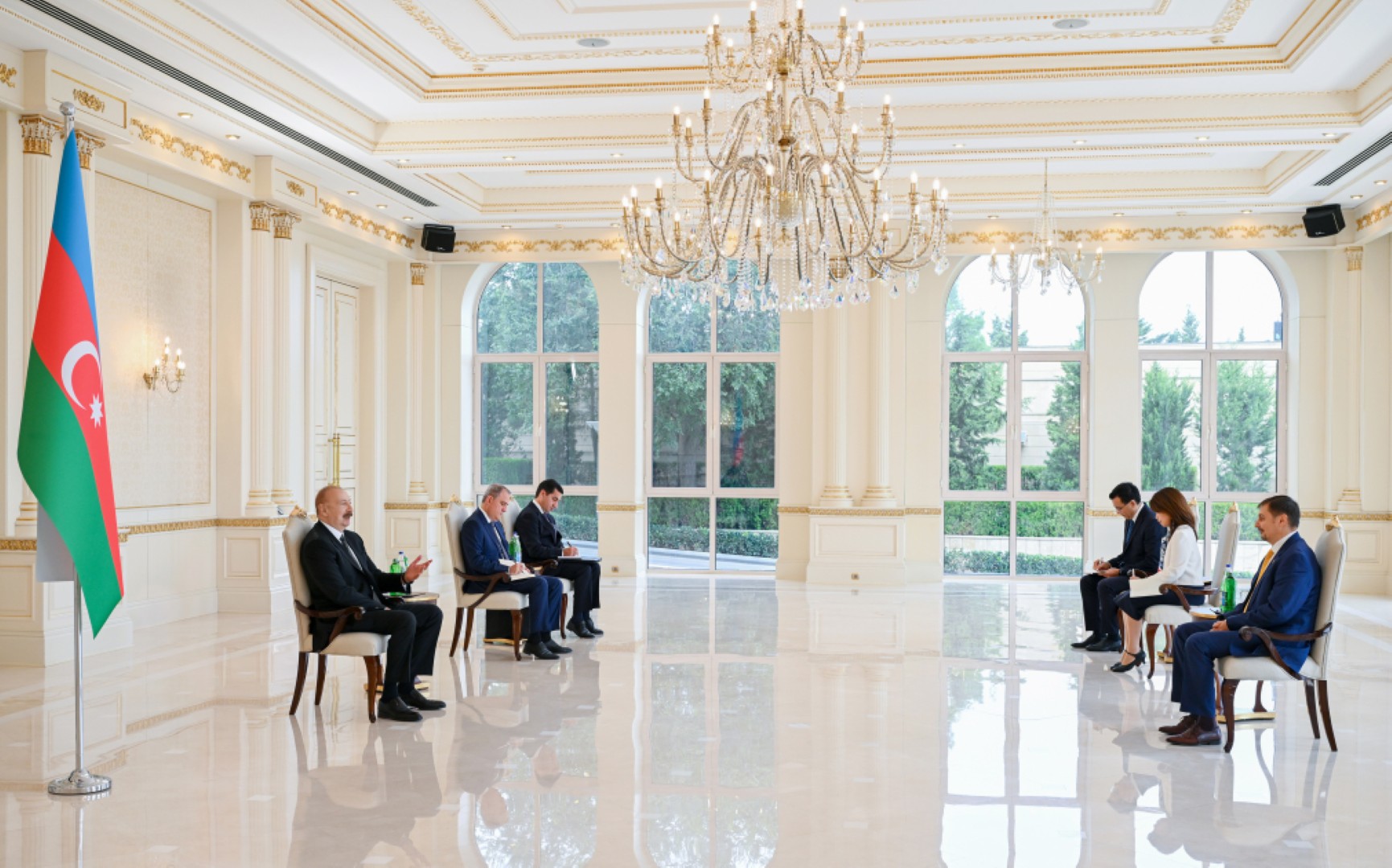 
Президент Ильхам Алиев принял новоназначенного резидента-координатора ООН в Азербайджане