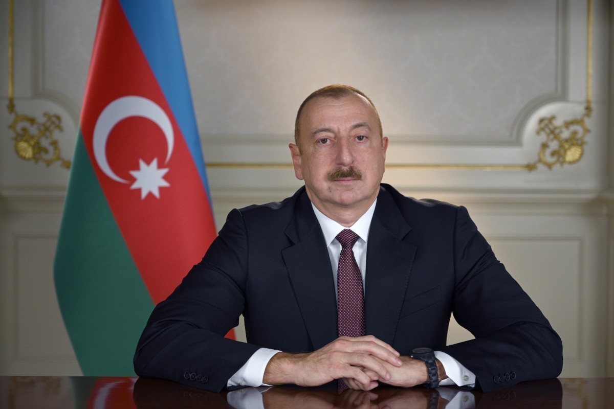 
Капитанам-регентам Республики Сан-Марино Их превосходительствам госпоже Аличе Мине и господину Владимиро Сельве