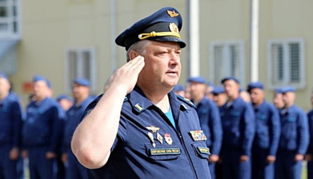 В Саратовской области РФ киллер на мотоцикле расстрелял генерала авиации