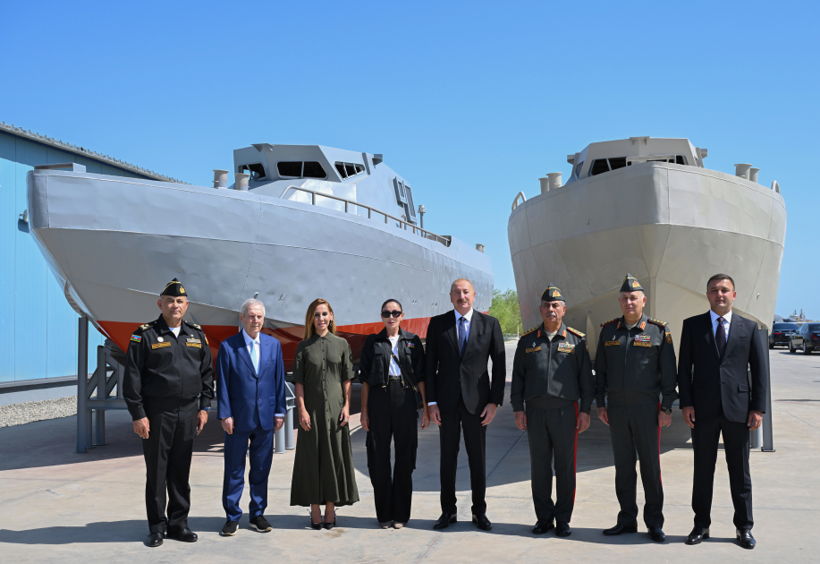 
Президент Ильхам Алиев посетил Военно-морские силы