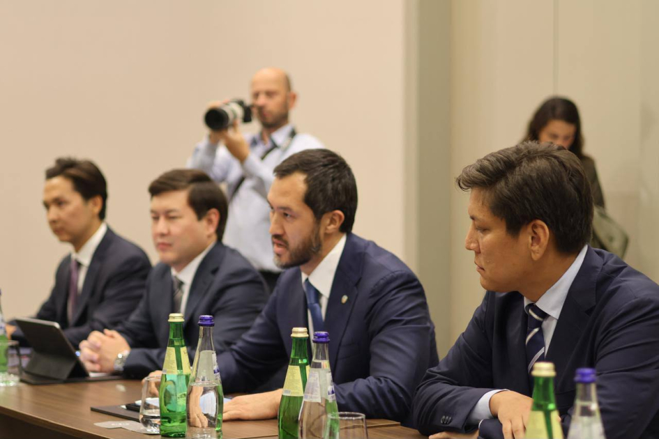 
Казахстан и Грузия наметили развитие Среднего коридора и портов