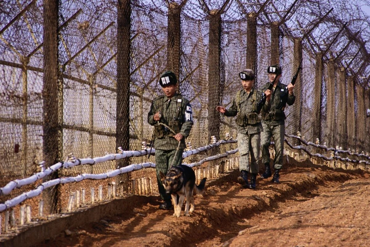 Военные КНДР более 20 раз пересекли границу с Южной Кореей за месяц