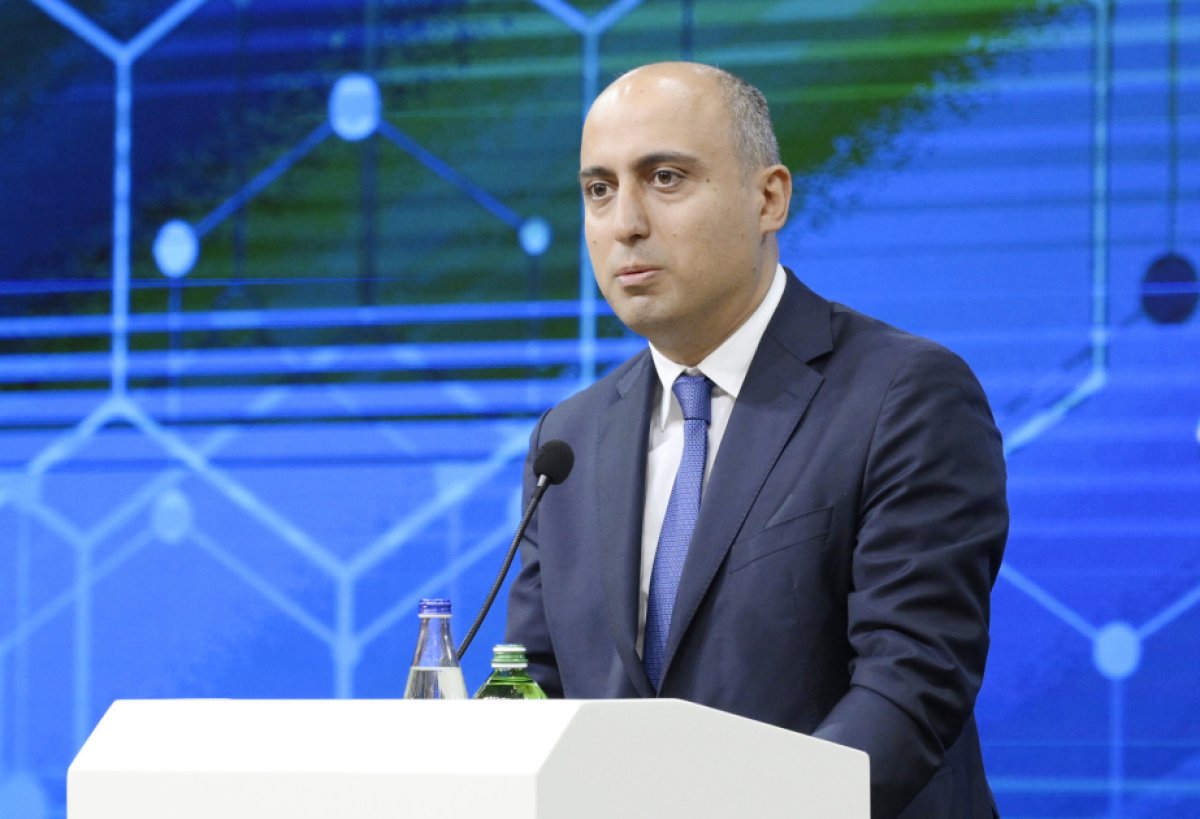 
Эмин Амруллаев о буллинге, навыках чтения и многом другом